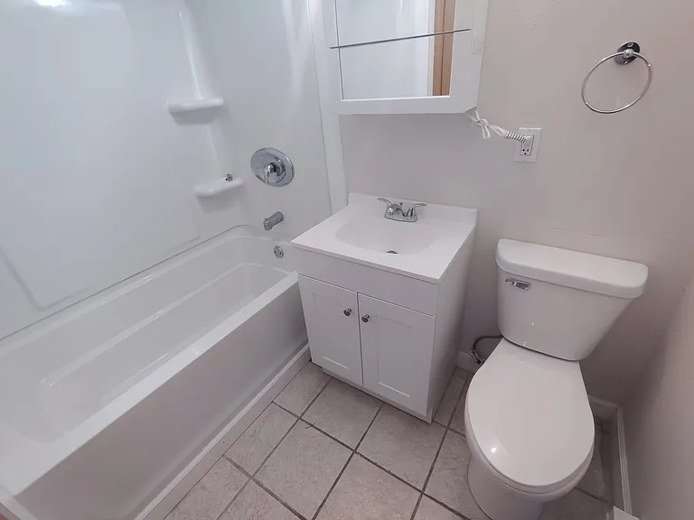 1209 Bennett St #6 — Photo 2