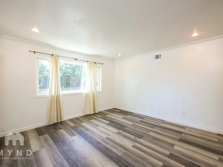 12 Nautilus Ct — Photo 12