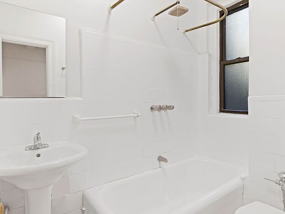 5th image of 151 W 74th St