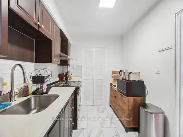 10 Eddystone Ave #255, Toronto, ON M3N 2T2