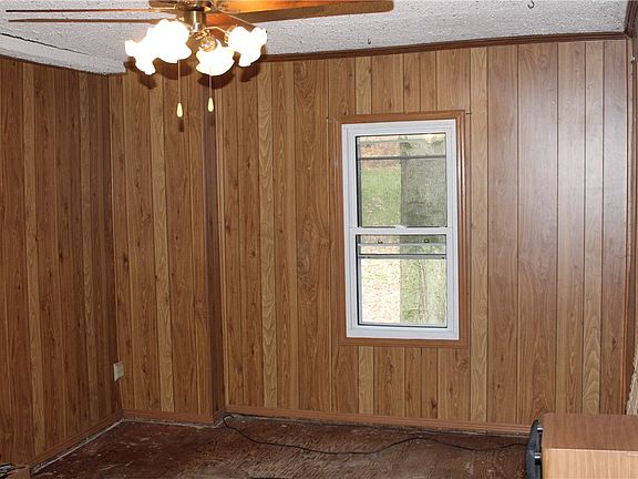 5th image of 387 Willow St