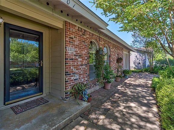 4th image of 2601 Berkett Dr