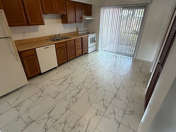 3rd image of 830 Locust St APT 2