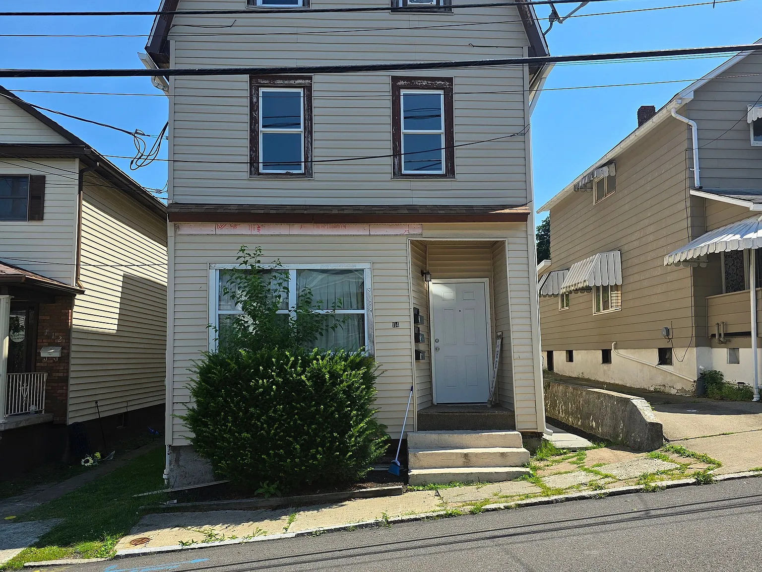 3 bed, 1.0 bath, $1,250 — Photo 1