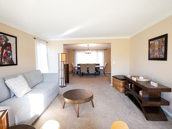3rd image of 32561 N Burr Oak Dr