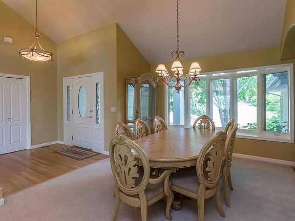 3rd image of 505 N Dunbarton Oaks Ln