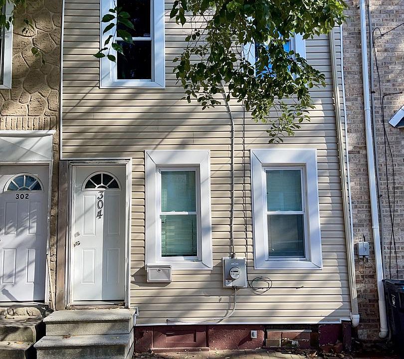 1st image of 304 S Claymont St