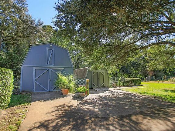 There's also 2 large outbuildings on the 2nd lot with dedicated driveway access from the main driveway. It's the perfect place to store lawn equipment or to house your workshop/hobby area. A sunny area to the right is the perfect spot to plant a gene