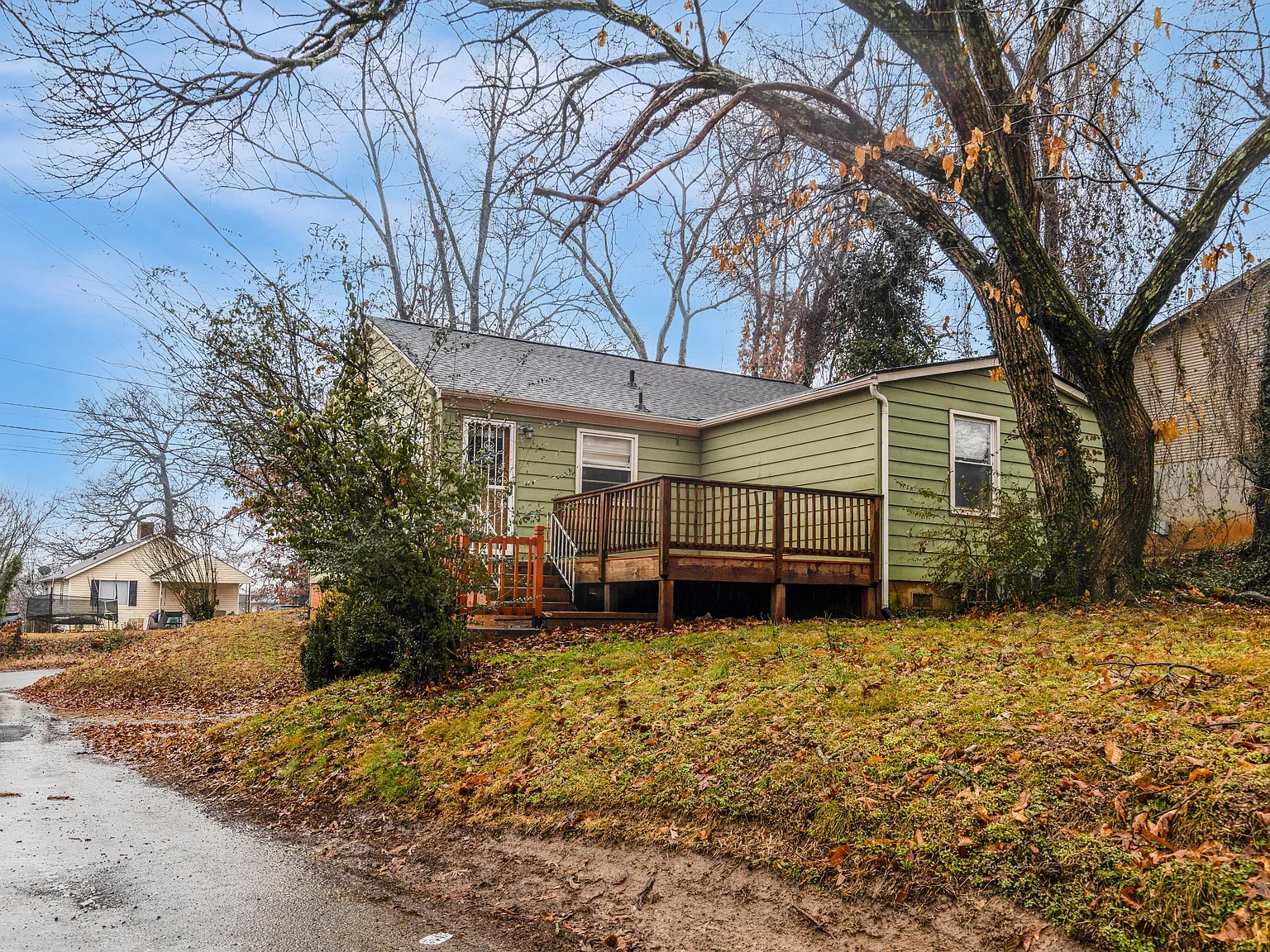 611 West Glenwood Avenue Northeast - 1 — Photo 3