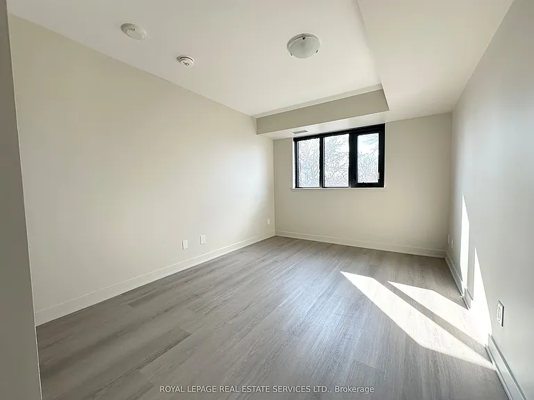 3385 Dundas St W #323 — Photo 9