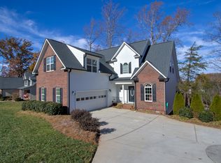 2911 Walbrook Ter, Browns Summit, NC 27214