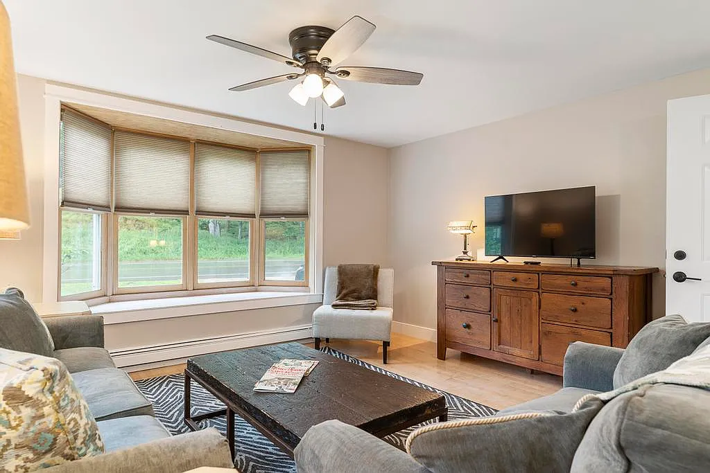 3 bed, 1200 sqft, $2,600 — Photo 1