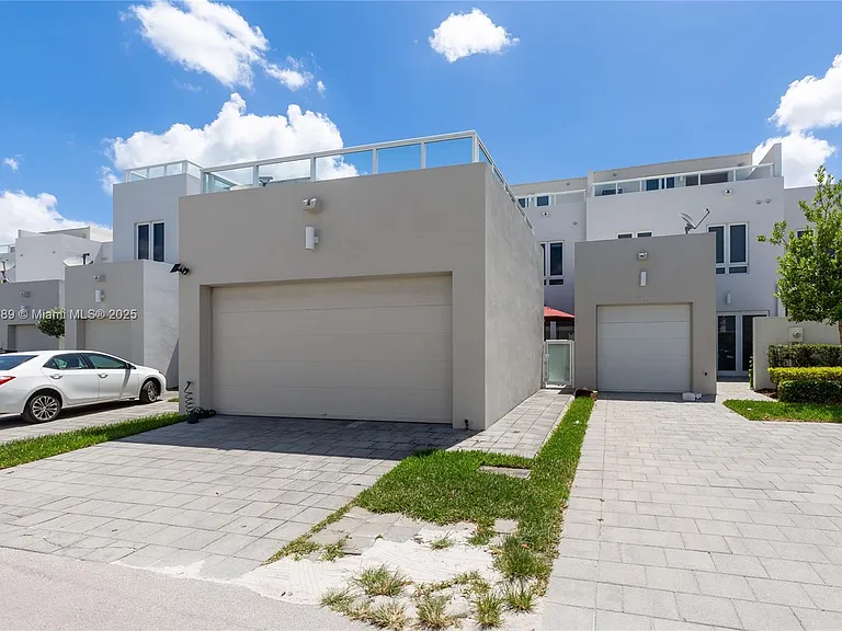 6330 NW 104th Path — Photo 35