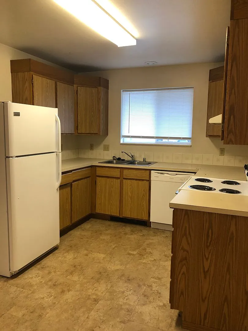 1557 NW Turner Drive — Photo 2