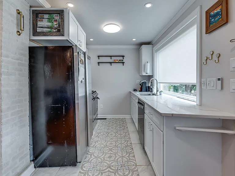 217 Rebecca St — Photo 8