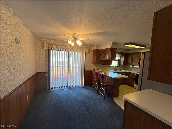 5th image of 253 Villard St
