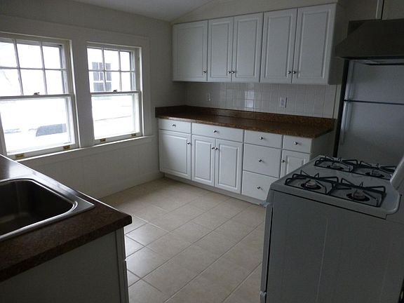 2nd image of 663 Whitney Ave APT 3