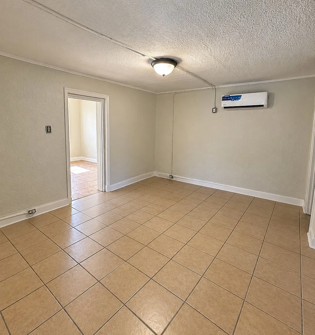 2 bed, 800 sqft, $950 — Photo 1