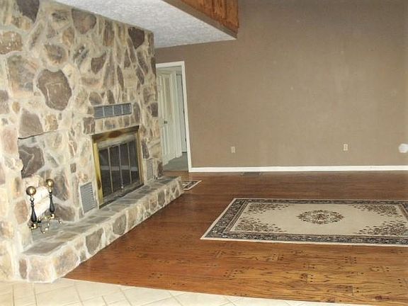 4th image of 131 Lake Haven Dr