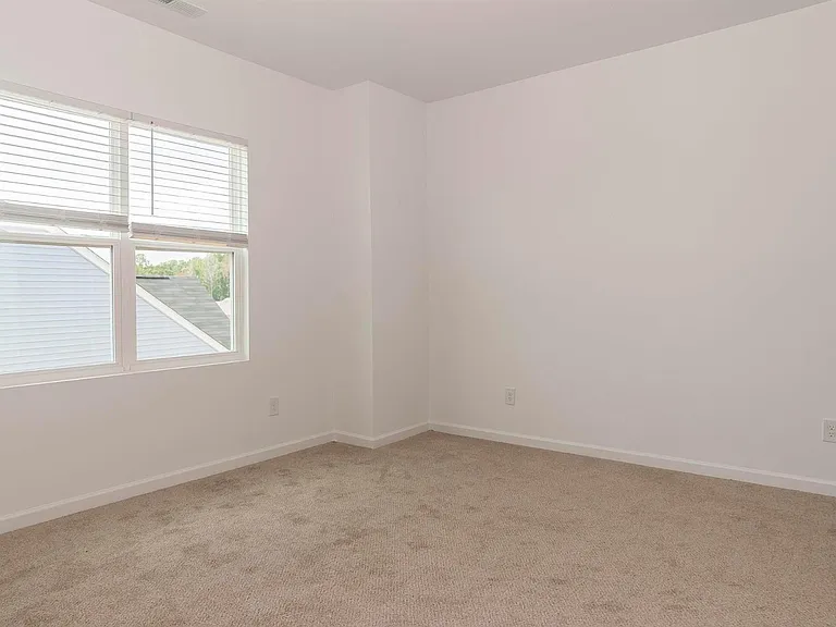 1628 Haltwhistle St — Photo 30