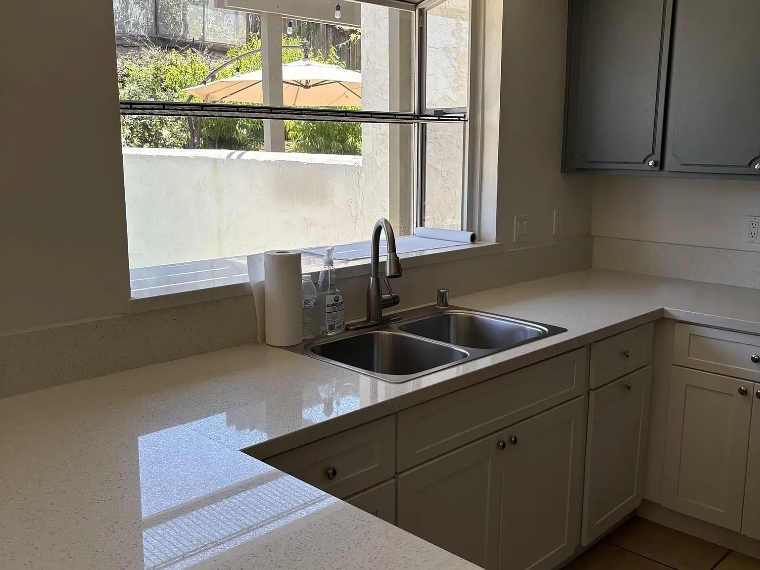 4 bed, 3.0 bath, 2083 sqft, $4,100 — Photo 3