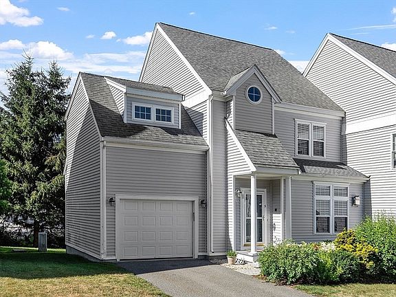 2nd image of 5 New Mill Pl Unit 5