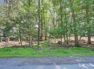 54 Wallenpaupack Dr, Lake Ariel, PA 18436