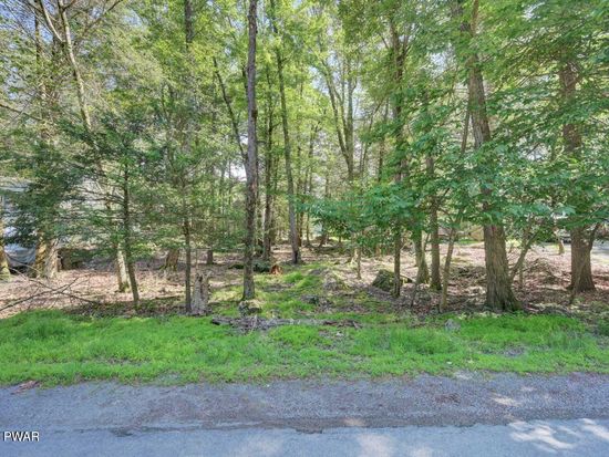 54 Wallenpaupack Dr, Lake Ariel, PA 18436