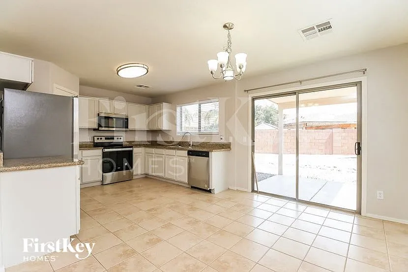 3 bed, 2.0 bath, 1454 sqft, $1,985 — Photo 4