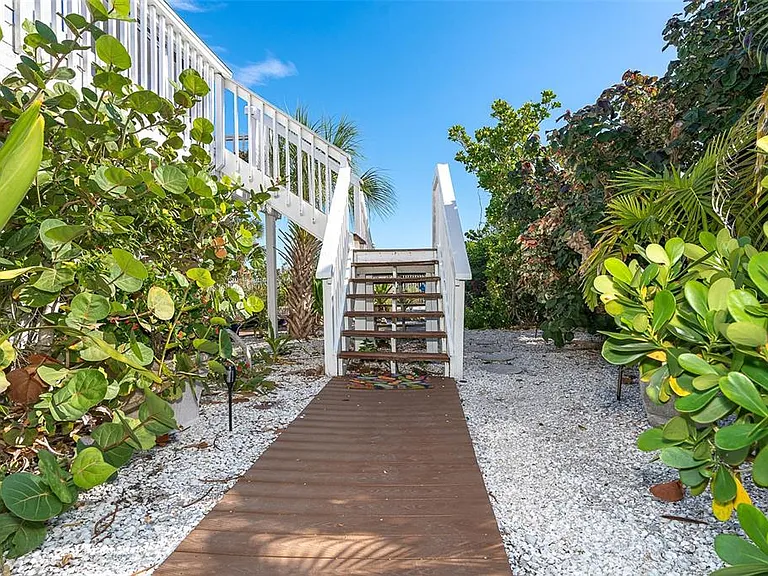 210 Bocilla Dr — Photo 6