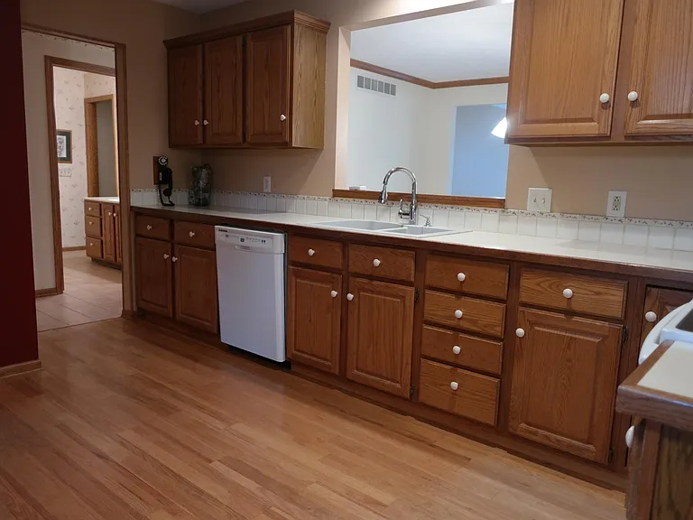525 Spring Lane Dr — Photo 2
