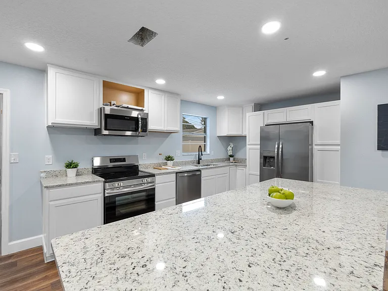 738 Baywood Ln — Photo 23