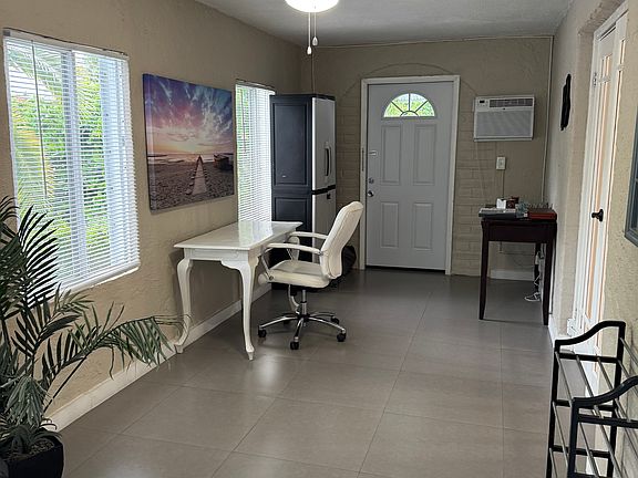 Indoor patio room: View from entrance