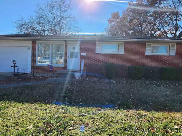 519 E Mallory Ln, Du Quoin, IL 62832