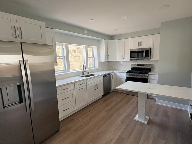 2724 W Summerdale Ave #2 — Photo 10