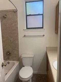 5 bed, 2.0 bath, 1952 sqft, $5,200 — Photo 3