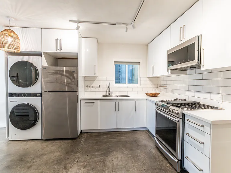 645 Rose Ave #1 — Photo 3