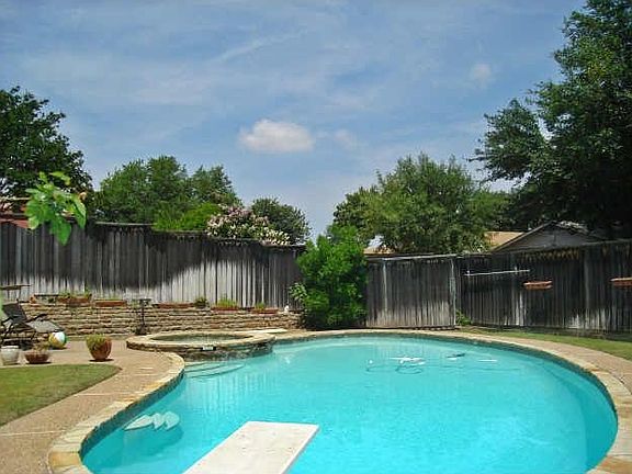 3rd image of 1911 Linda Ln