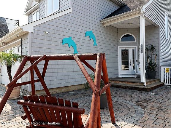 3rd image of 3411 Maritime Dr