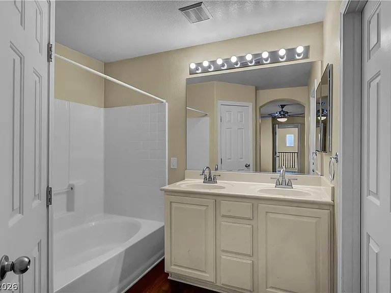 12052 Hathaway Pines Ln — Photo 38