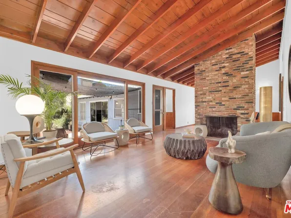 17439 Haynes St, Van Nuys, CA 91406