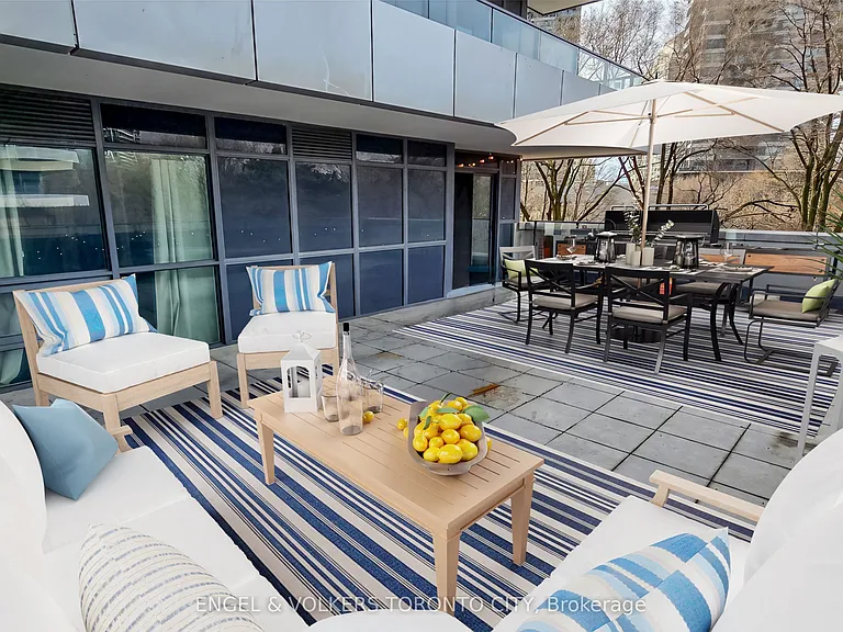 2220 Lake Shore Blvd W #302 — Photo 1