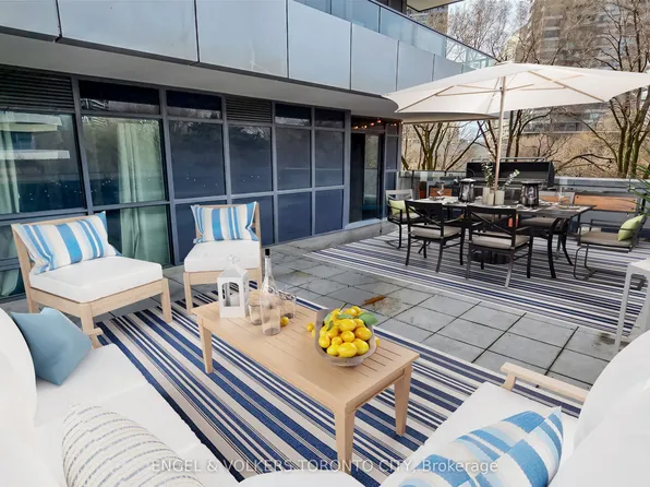 2220 Lake Shore Blvd W #302, Toronto, ON M8V 0C1