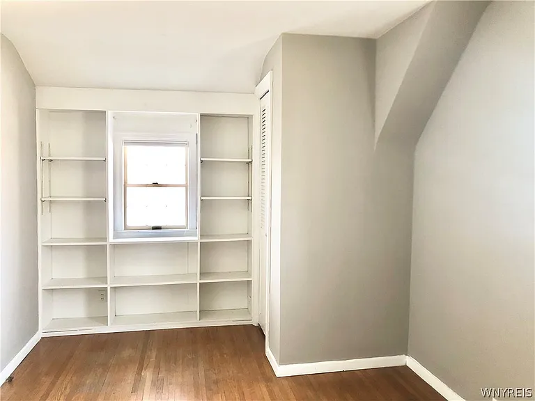 200 Koenig Rd — Photo 17