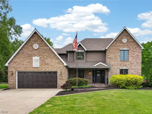37811 Century Ln, Avon, OH 44011