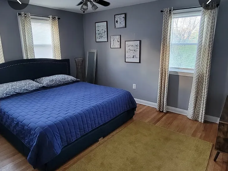 5921 Fenwick Ave — Photo 4