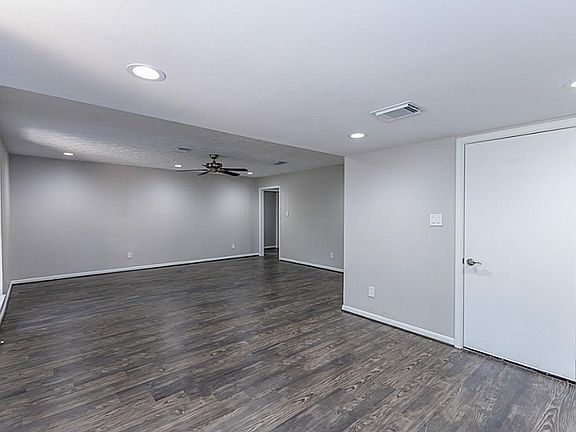 A large entry room, could easily be converted to a waiting room or whatever your business requires