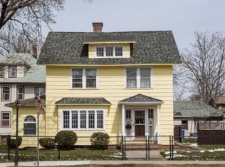 4 Larkspur St, Springfield, MA 01108