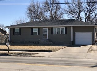 715 8th St, Columbus, NE 68601