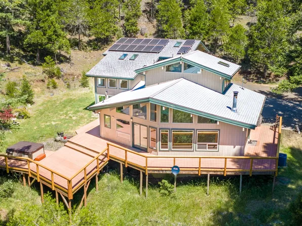 5424 Little River Rd, Glide, OR 97443